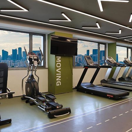 Holiday Inn Shanghai Huaxia By Ihg - Overlooking City Scenery At Sky View Restaurant Exterior foto