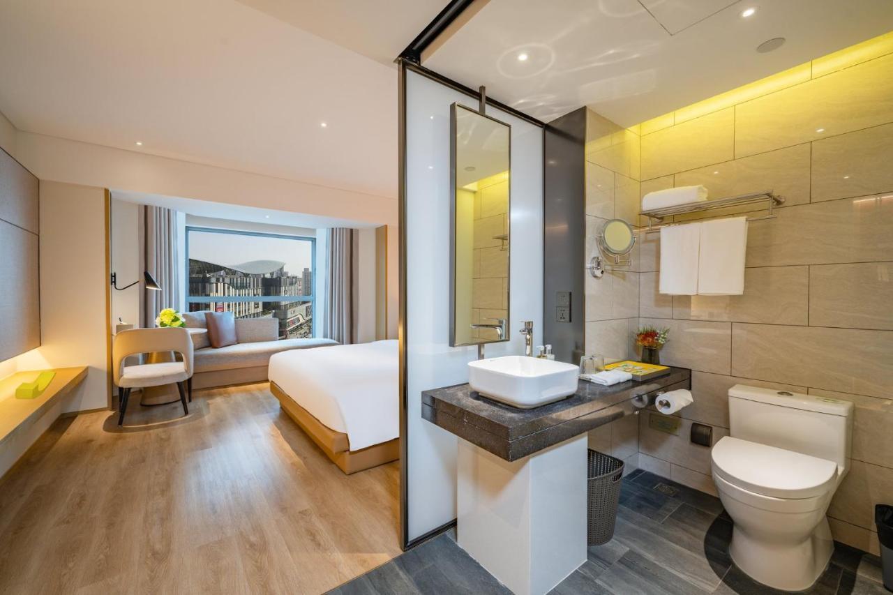 Holiday Inn Shanghai Huaxia By Ihg - Overlooking City Scenery At Sky View Restaurant Exterior foto