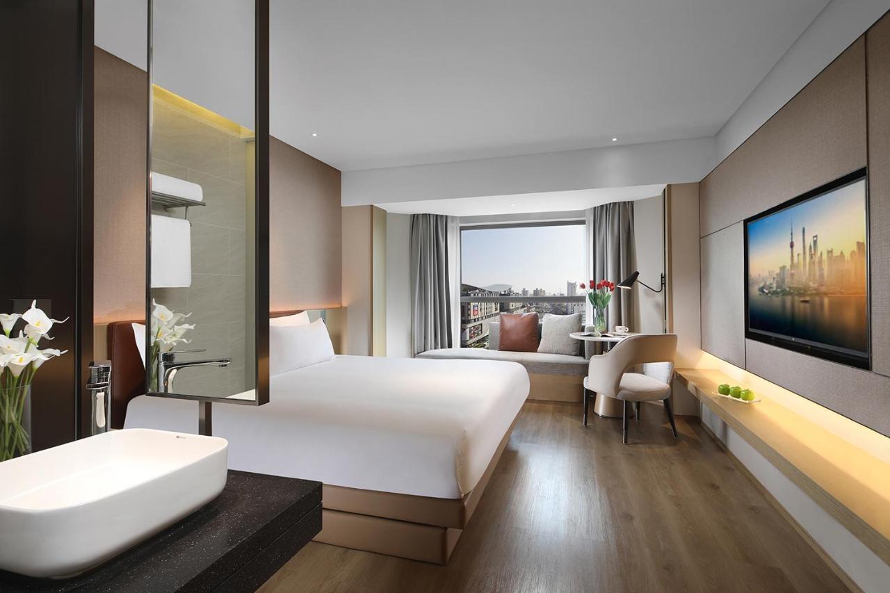 Holiday Inn Shanghai Huaxia By Ihg - Overlooking City Scenery At Sky View Restaurant Exterior foto